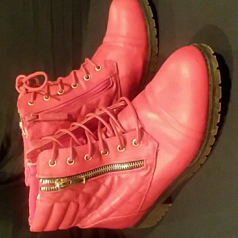 Size 8 , Daily shoes Red with pocket!